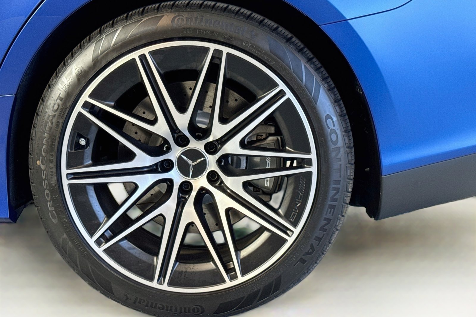 New 2026 MANUFAKTUR Starling Blue Magno Mercedes-Benz AMG® GT 43 image 29
