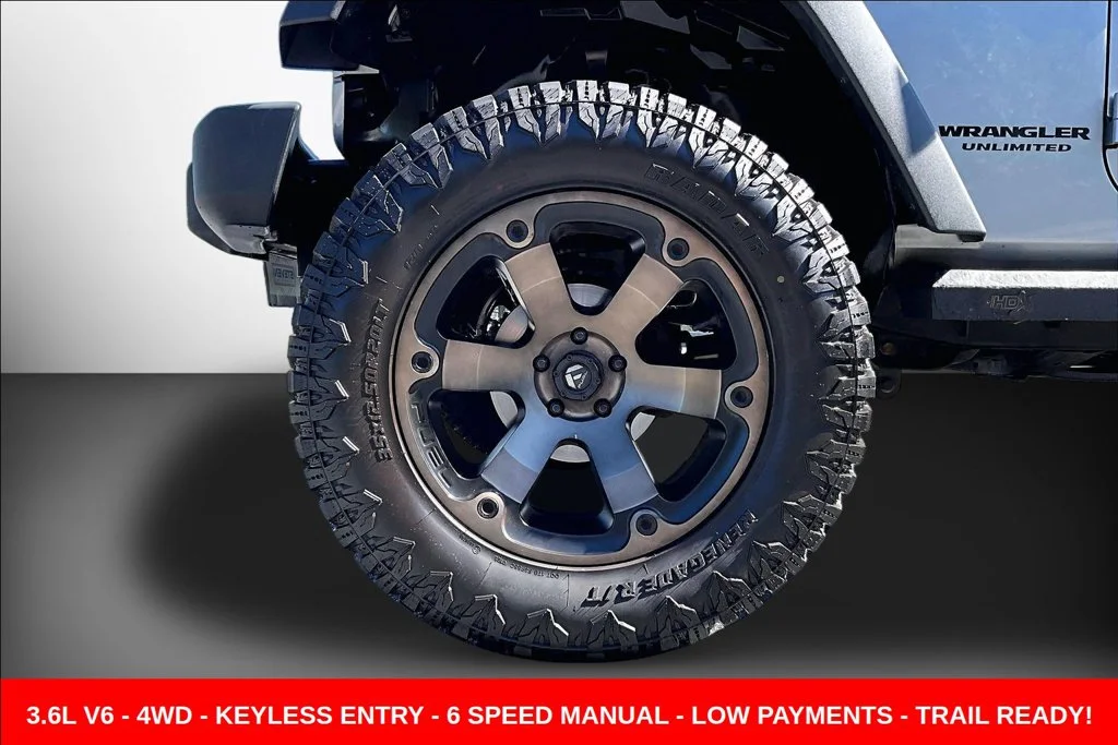 Used 2017 Silver Jeep Unlimited Sport image 38