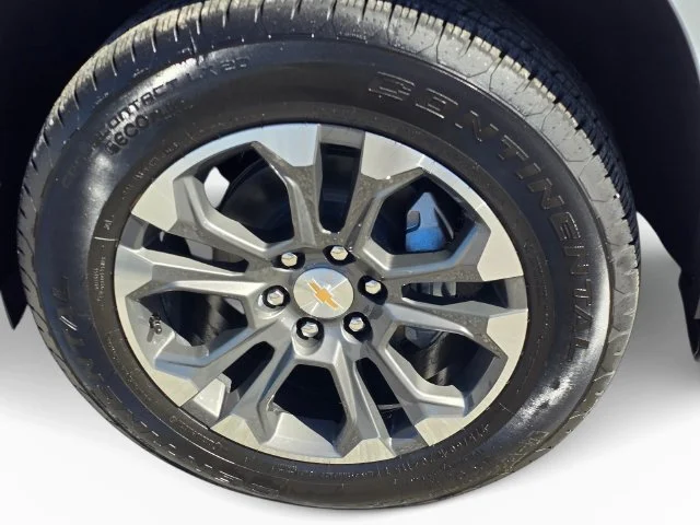 New 2027 Summit White Chevrolet LT image 14