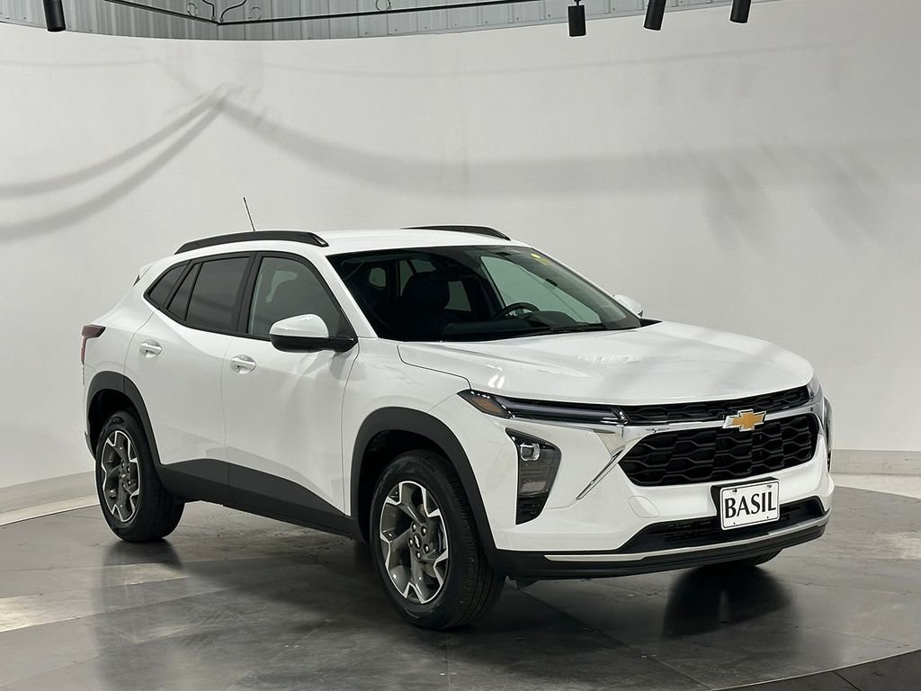 Used 2025 White Chevrolet LT image 39