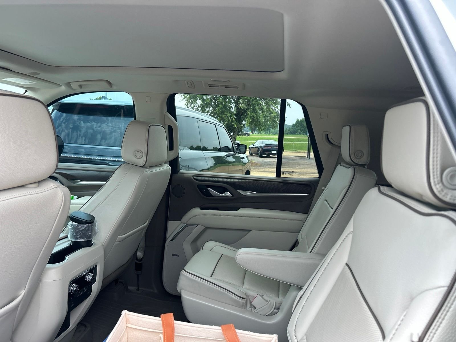 Used 2022 White GMC Denali image 43