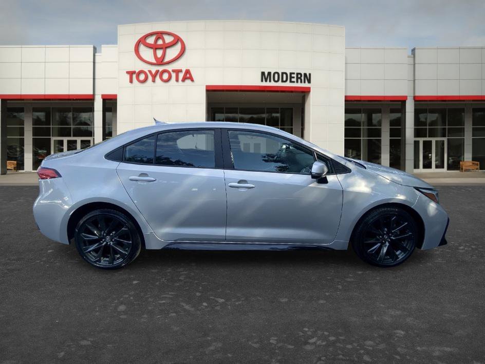 Used 2025 Classic Silver Metallic Toyota SE image 4