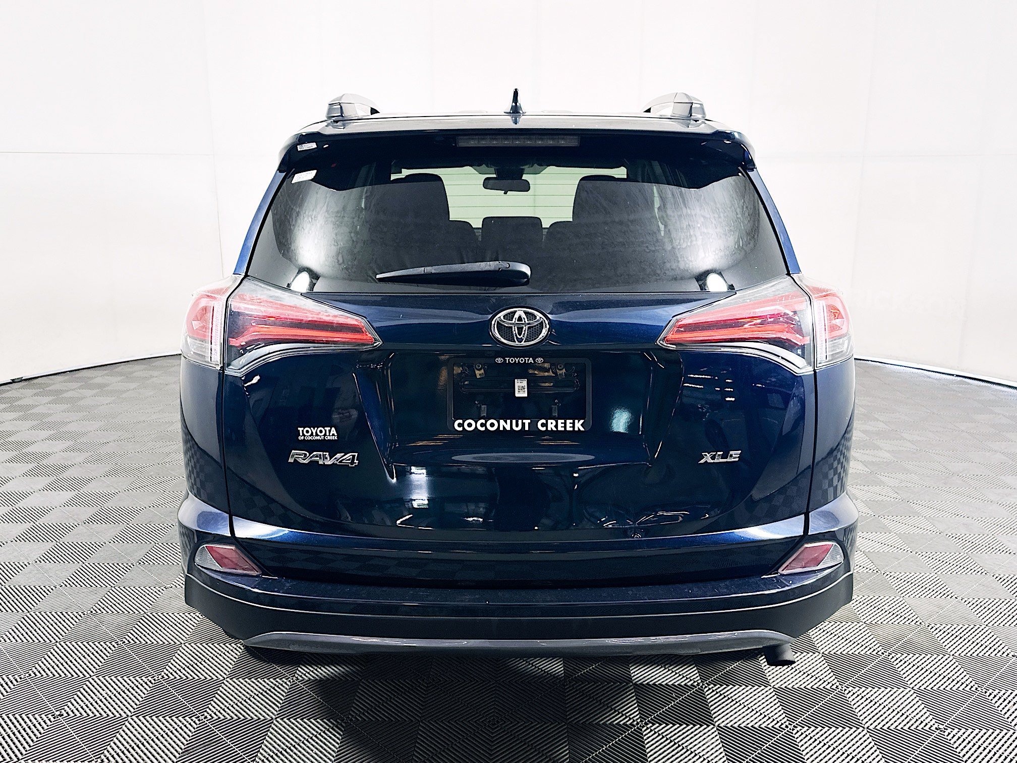 Used 2017 Aqua Toyota XLE image 4