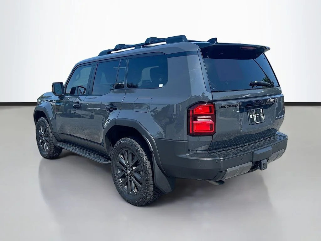 Used 2025  Toyota Base image 5