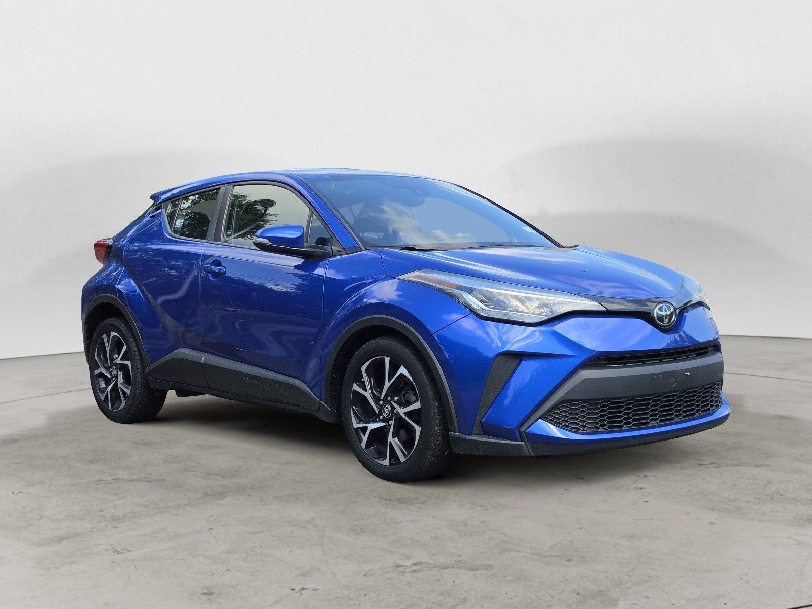 Used 2020 Blue Toyota XLE image 2
