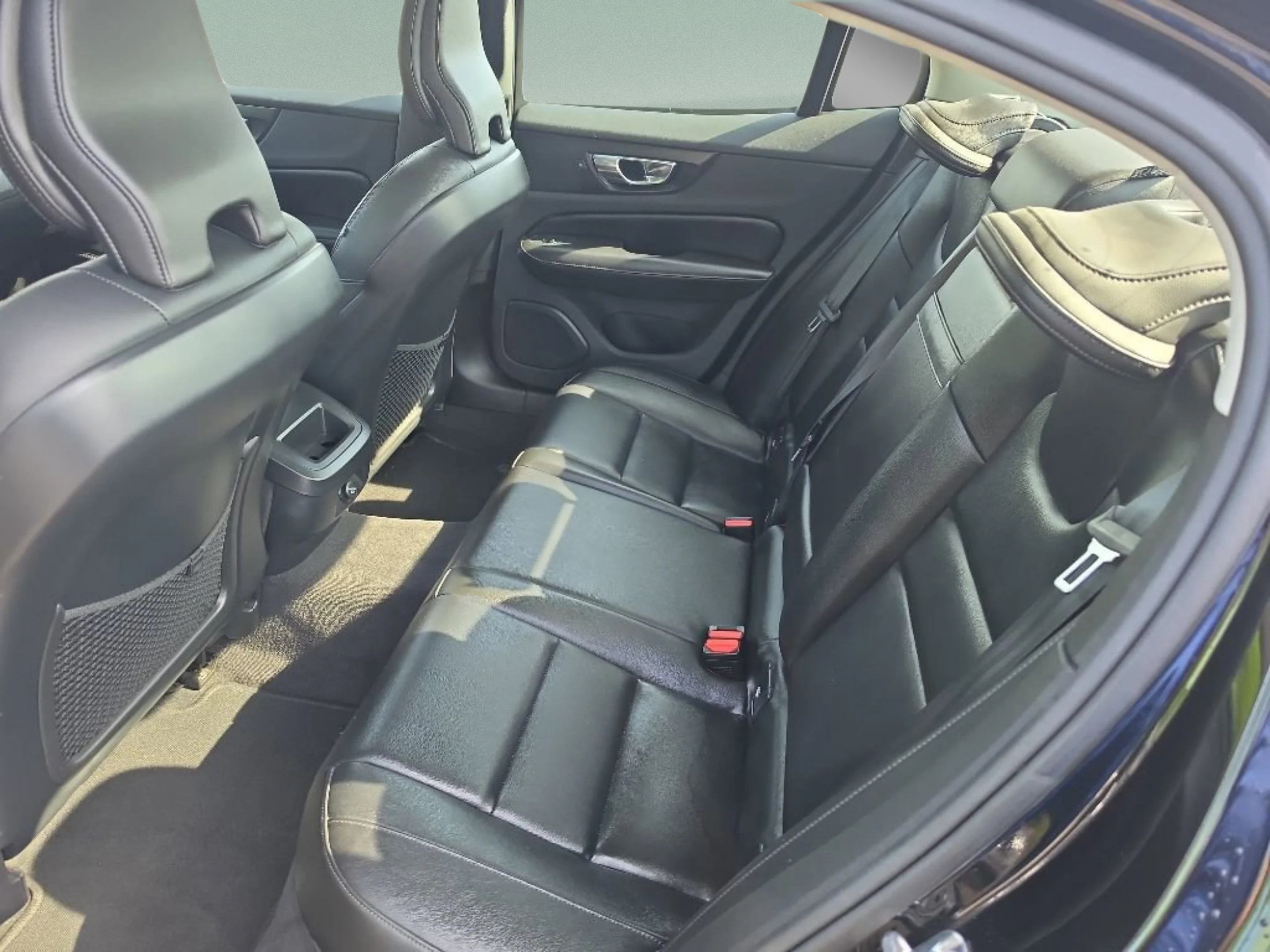 Used 2020 Black Volvo Momentum image 23