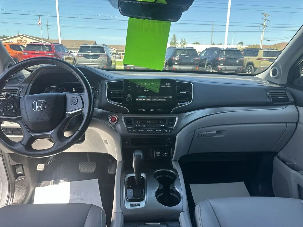 Used 2019  Honda EX-L image 10