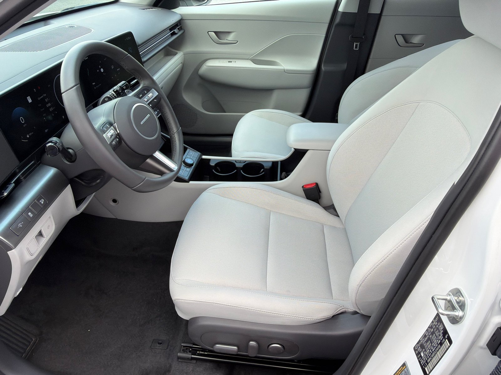 Used 2025 Atlas White Hyundai SEL Convenience image 3