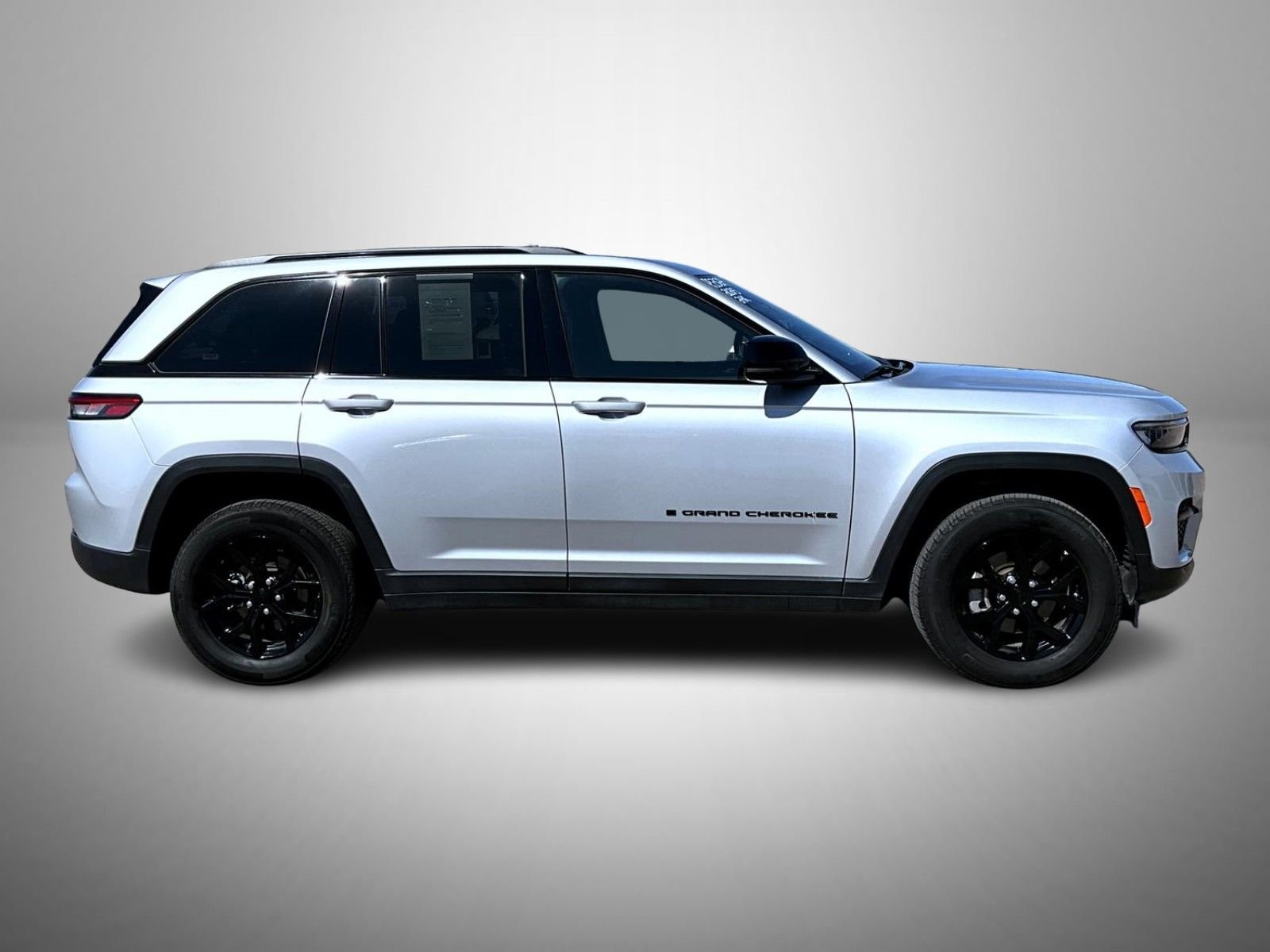 Certified Used 2025 Silver Jeep Altitude image 4
