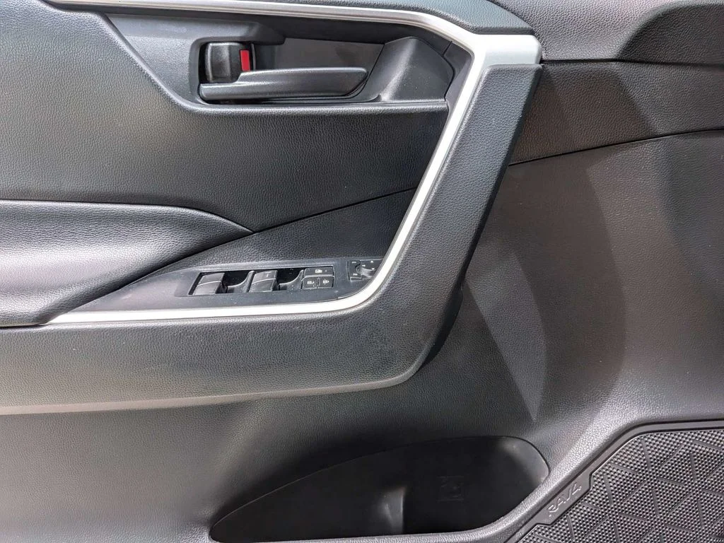 Used 2021 White Toyota LE image 27