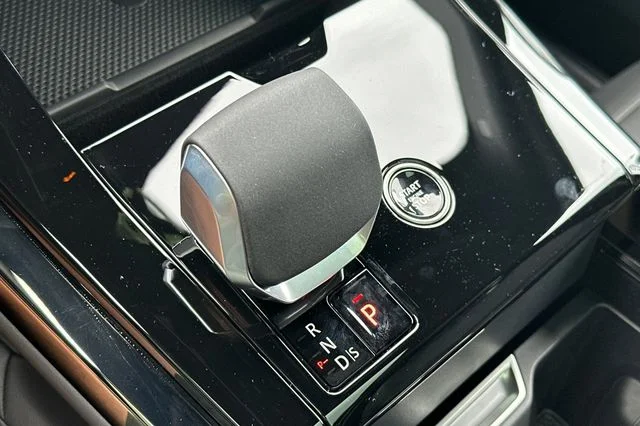 New 2026 Carpathian Grey Land Rover Dynamic SE image 20