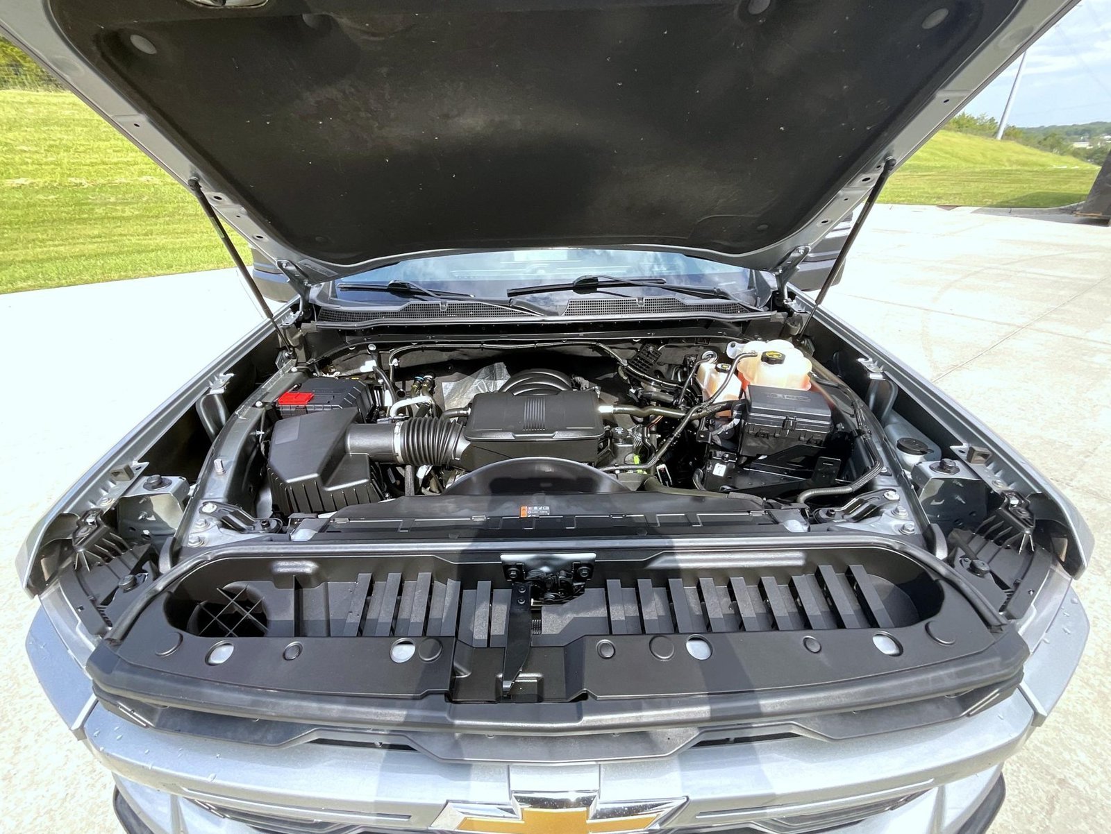 Used 2024 Gray Chevrolet Custom image 24
