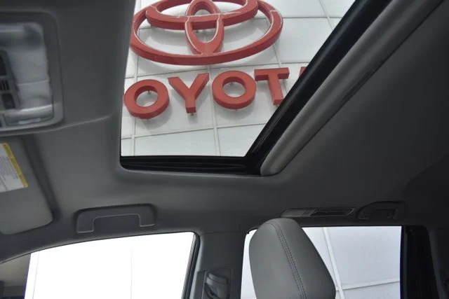 Used 2015 White Toyota Limited image 40