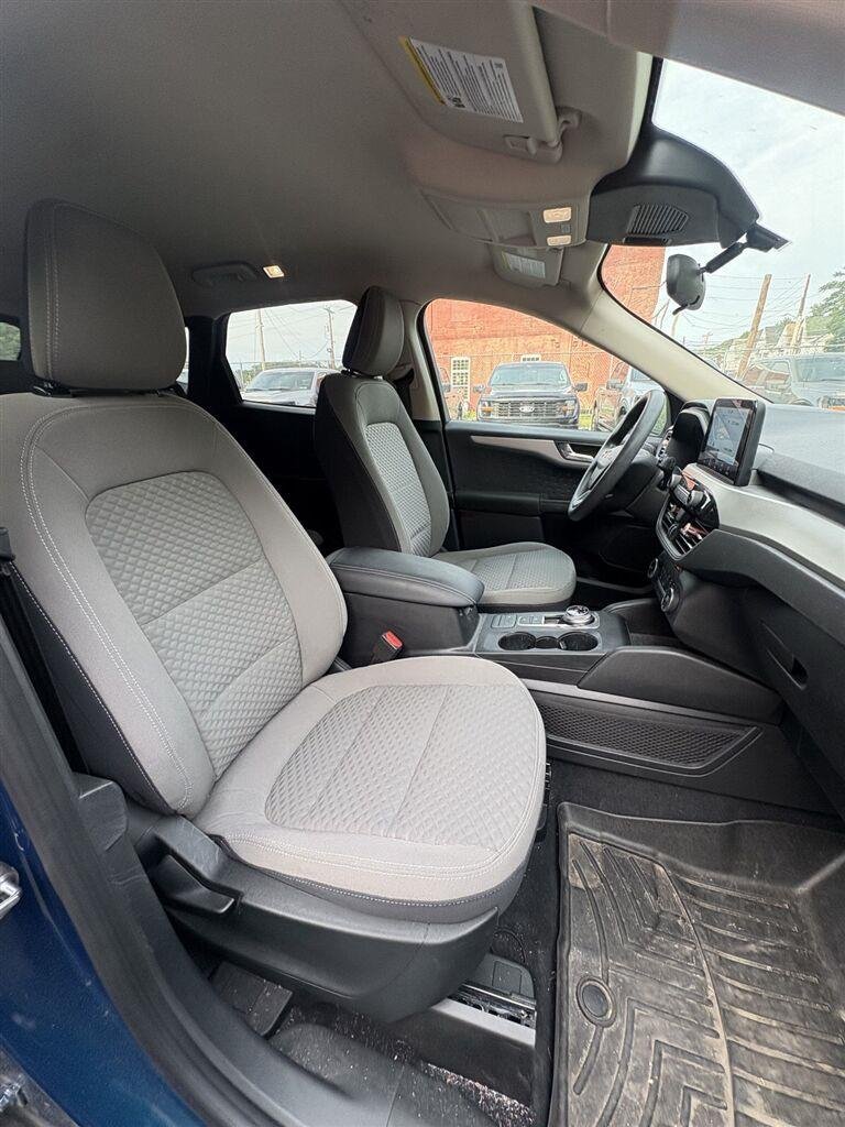Used 2020 Dark Ford SE image 15
