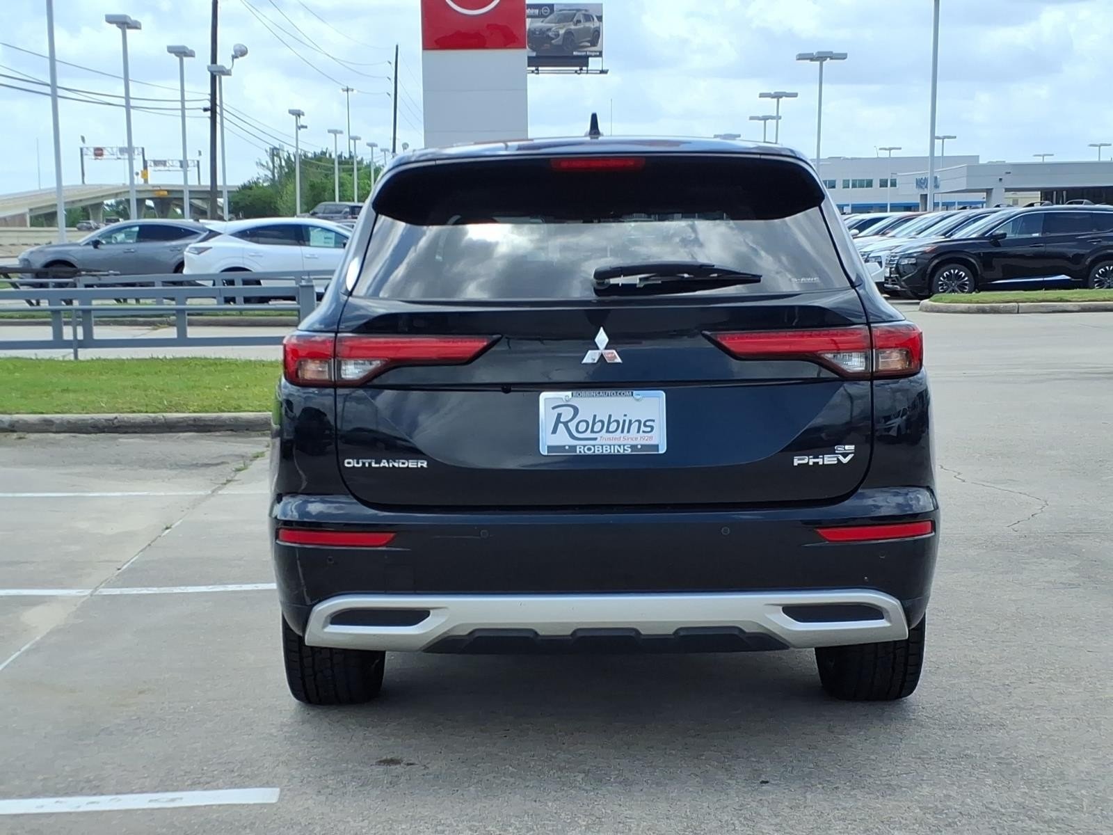 2024 Mitsubishi Outlander Plug-In Hybrid SE - 5