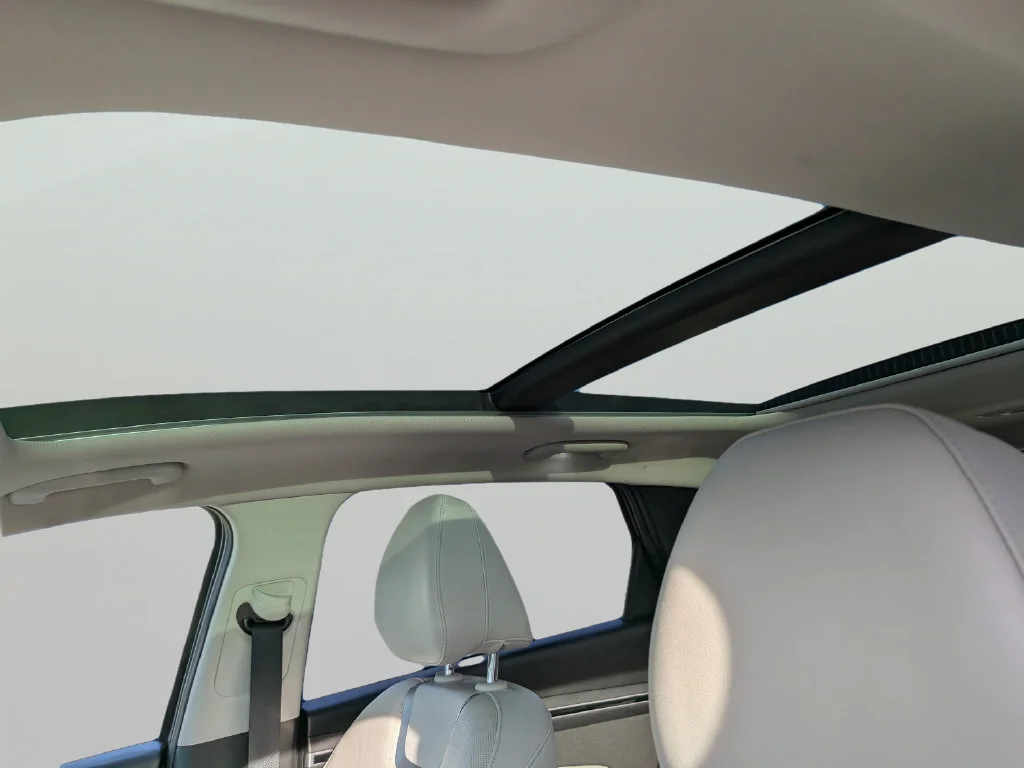 Used 2022 Silver Hyundai Limited image 19