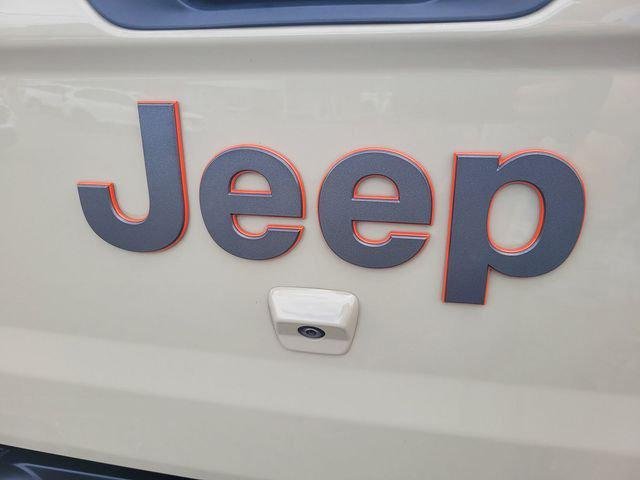 Used 2022 Beige Jeep Mojave image 10