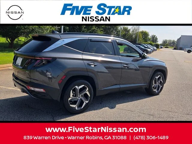 Used 2023 Black Hyundai SE image 15