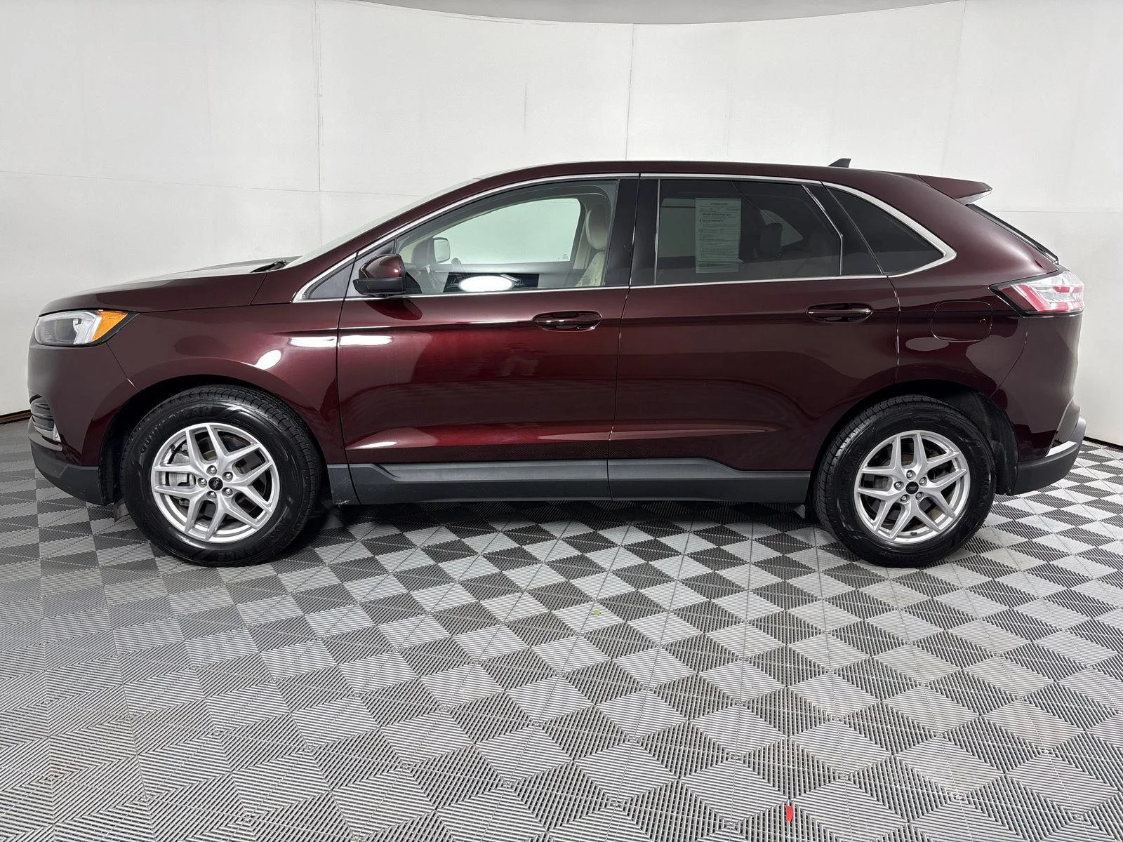 Used 2024 Burgundy Velvet Metallic Tinted Clearcoat Ford SEL image 16