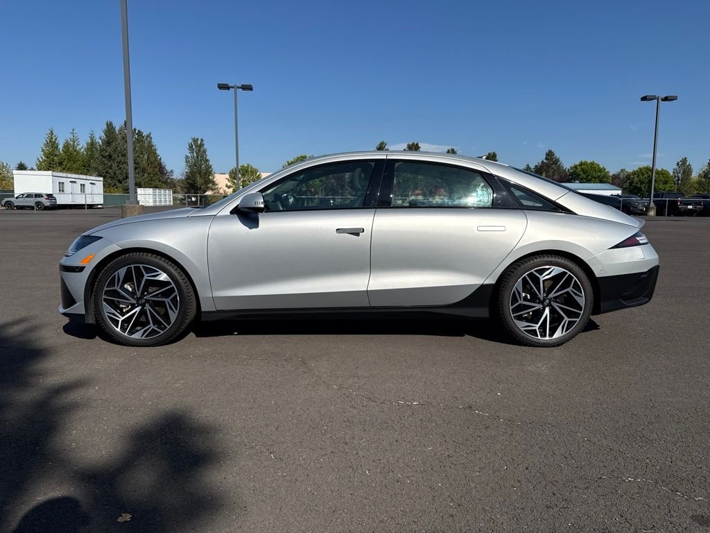 Used 2023 Gravity Gold Matte Hyundai Limited image 4