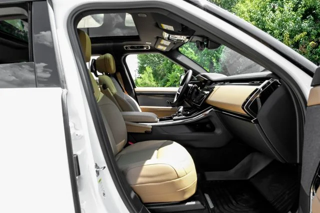 New 2026 Fuji White Land Rover SE image 40