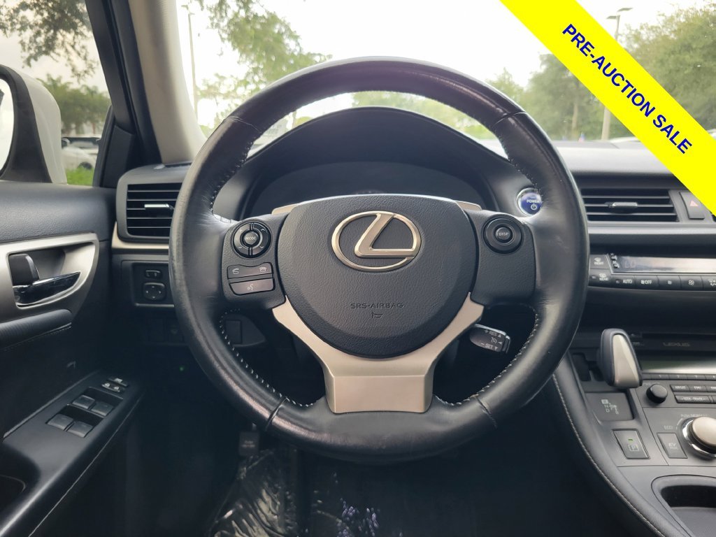 Used 2017 White Lexus 200h image 22