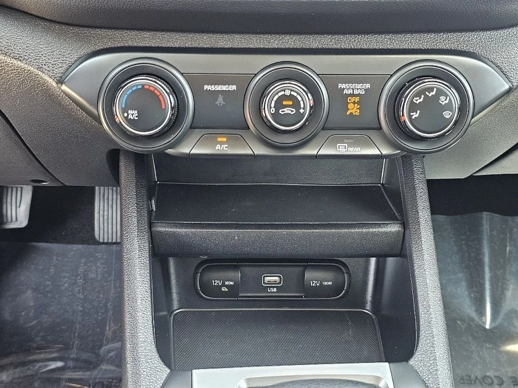 Used 2022 Red Kia LXS image 28