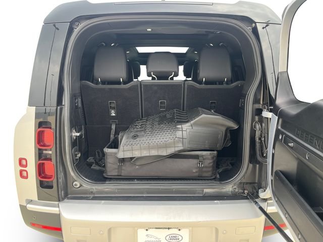 Used 2024  Land Rover S image 18