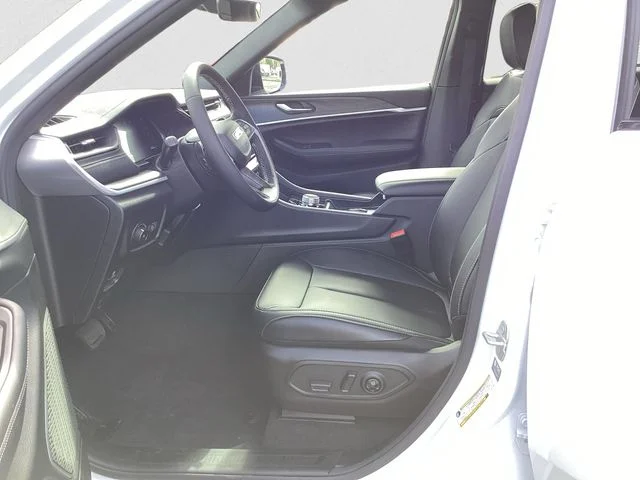 New 2026 Bright White Clearcoat Jeep L LIMITED 4X4 image 10