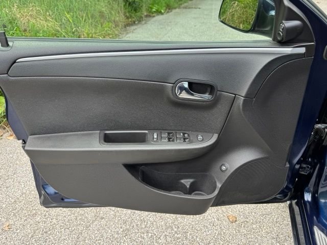 Used 2009 Imperial Blue Metallic Chevrolet LT image 8