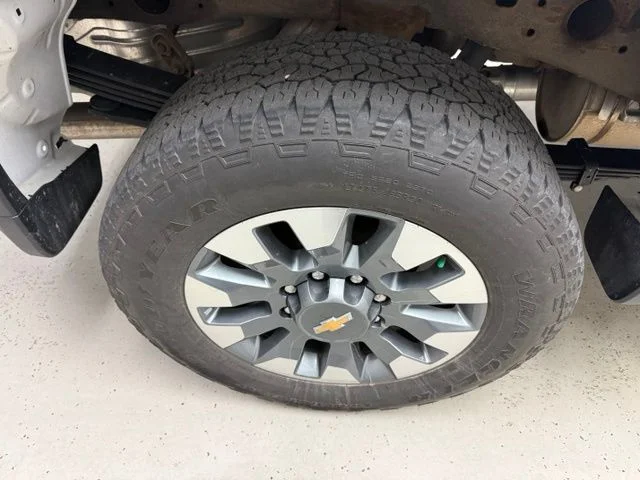 Used 2023 White Chevrolet Custom image 3