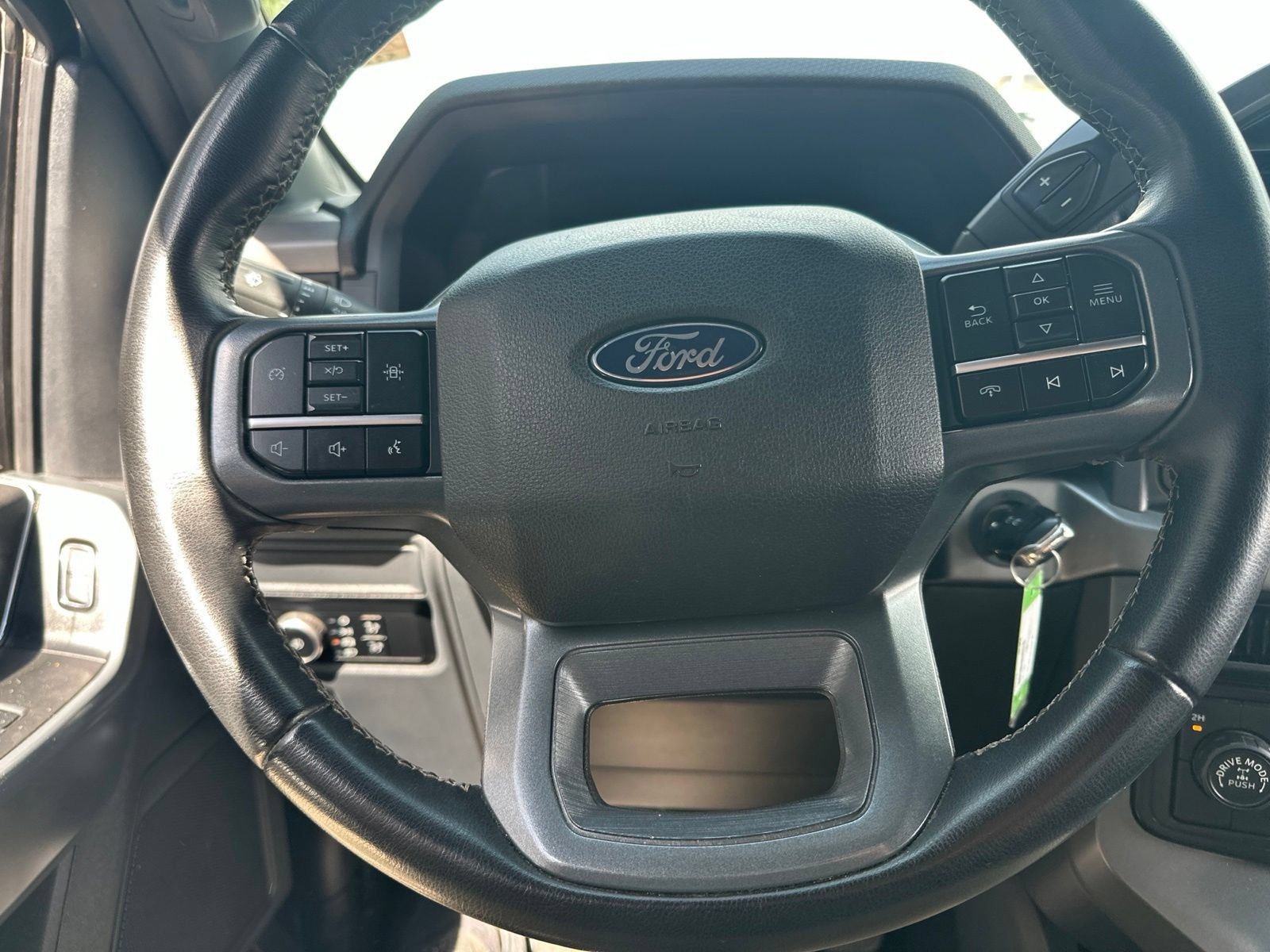 Used 2024 Avalanche Gray Ford XLT image 22