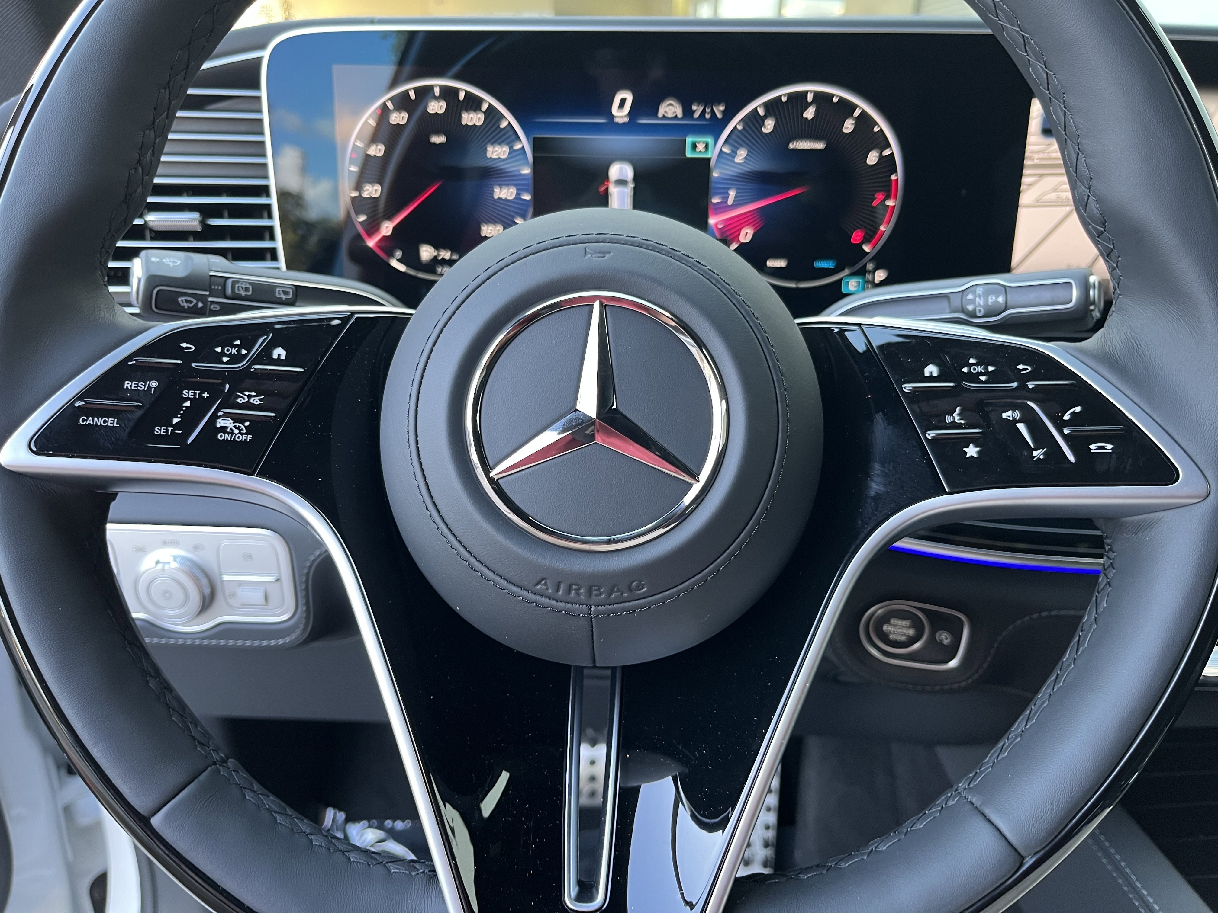 New 2026 MANUFAKTUR Moonlight White Metallic Mercedes-Benz GLS 580 image 25