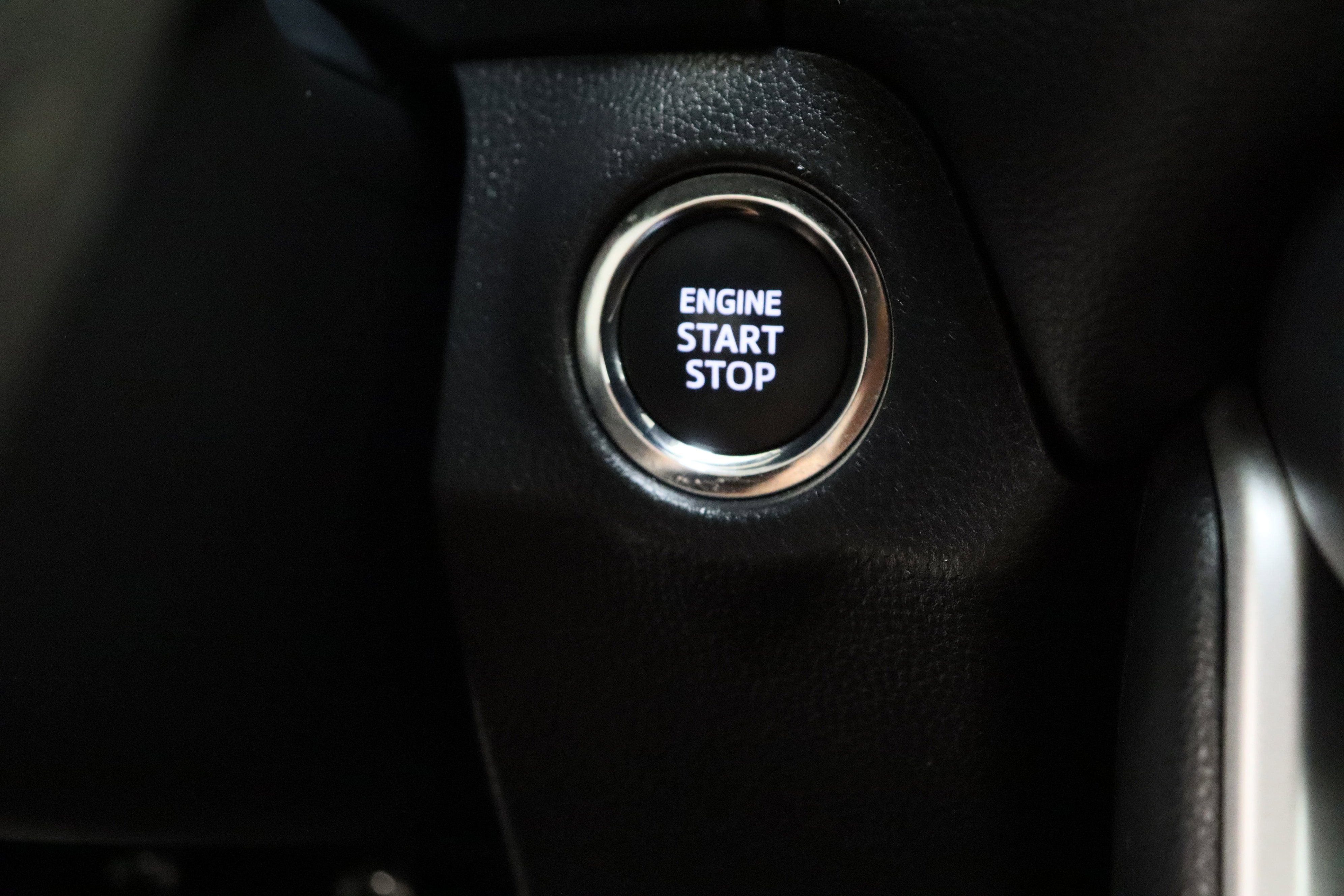 Used 2025 Ice Cap Toyota XLE 2.5L image 18
