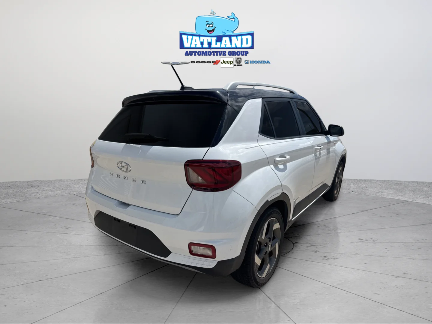 Used 2023 Ceramic White Hyundai Limited image 10