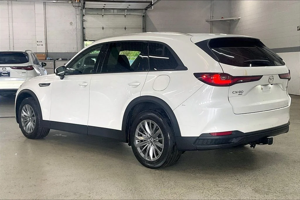 Used 2024 White Mazda Preferred image 10