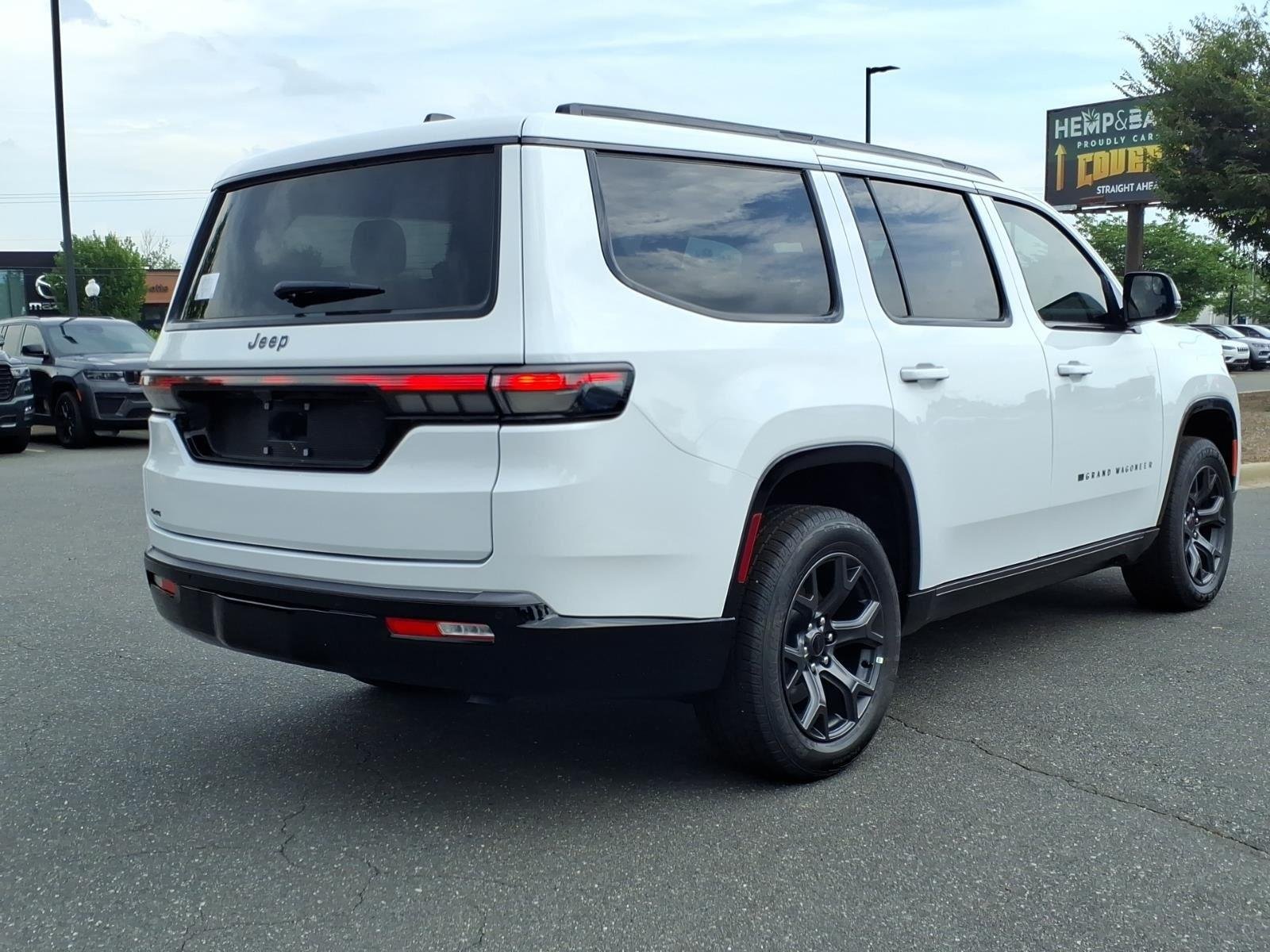 New 2026 Bright White Clear-Coat Exterior Paint Jeep Limited Altitude image 2