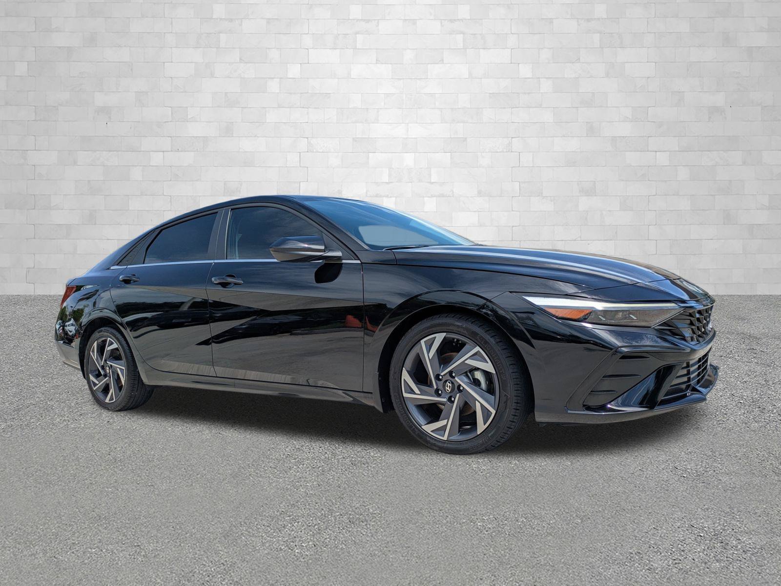 2025 Hyundai Elantra SEL - Photo 1