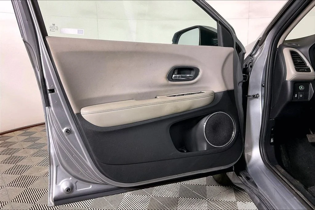 Used 2018  Honda EX image 22