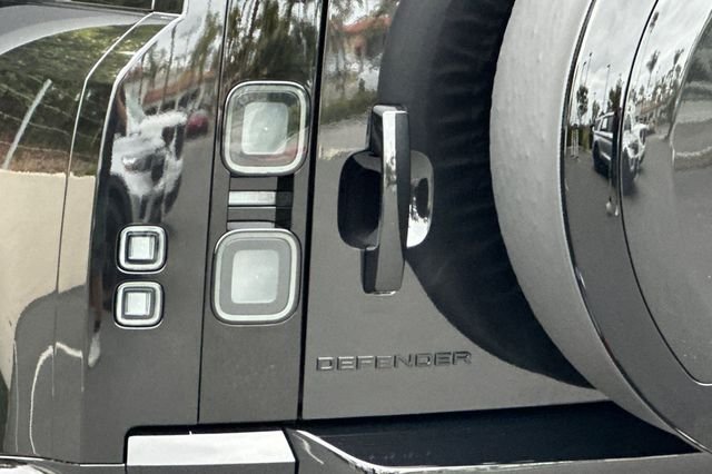 New 2026 Santorini Black Land Rover X image 25