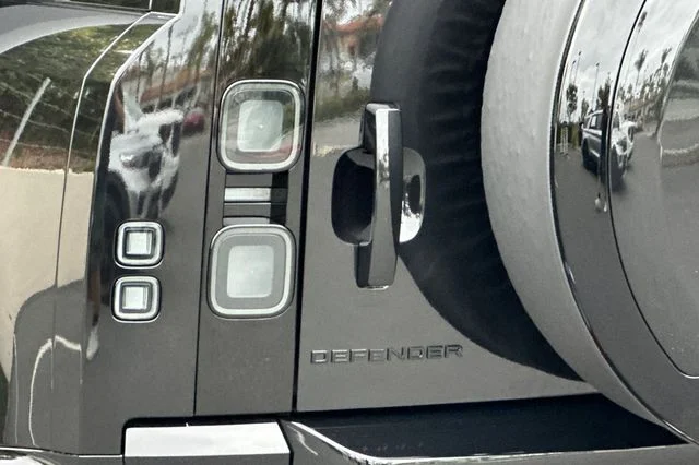 New 2026 Santorini Black Land Rover X image 25