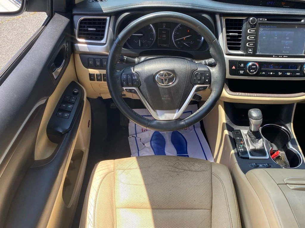 Used 2016 White Toyota Limited Platinum V6 image 11