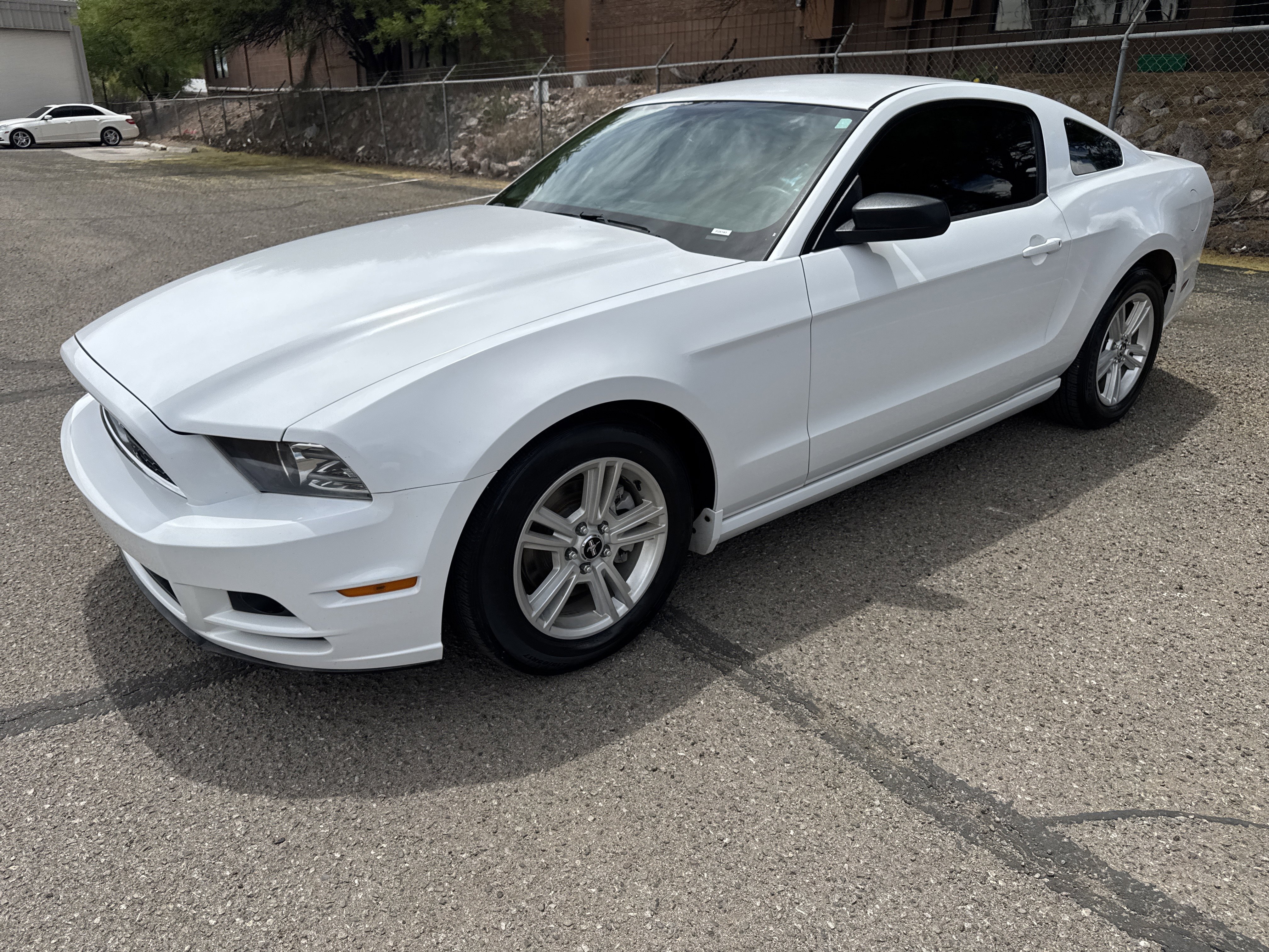 Used 2014 White FORD V6 image 3