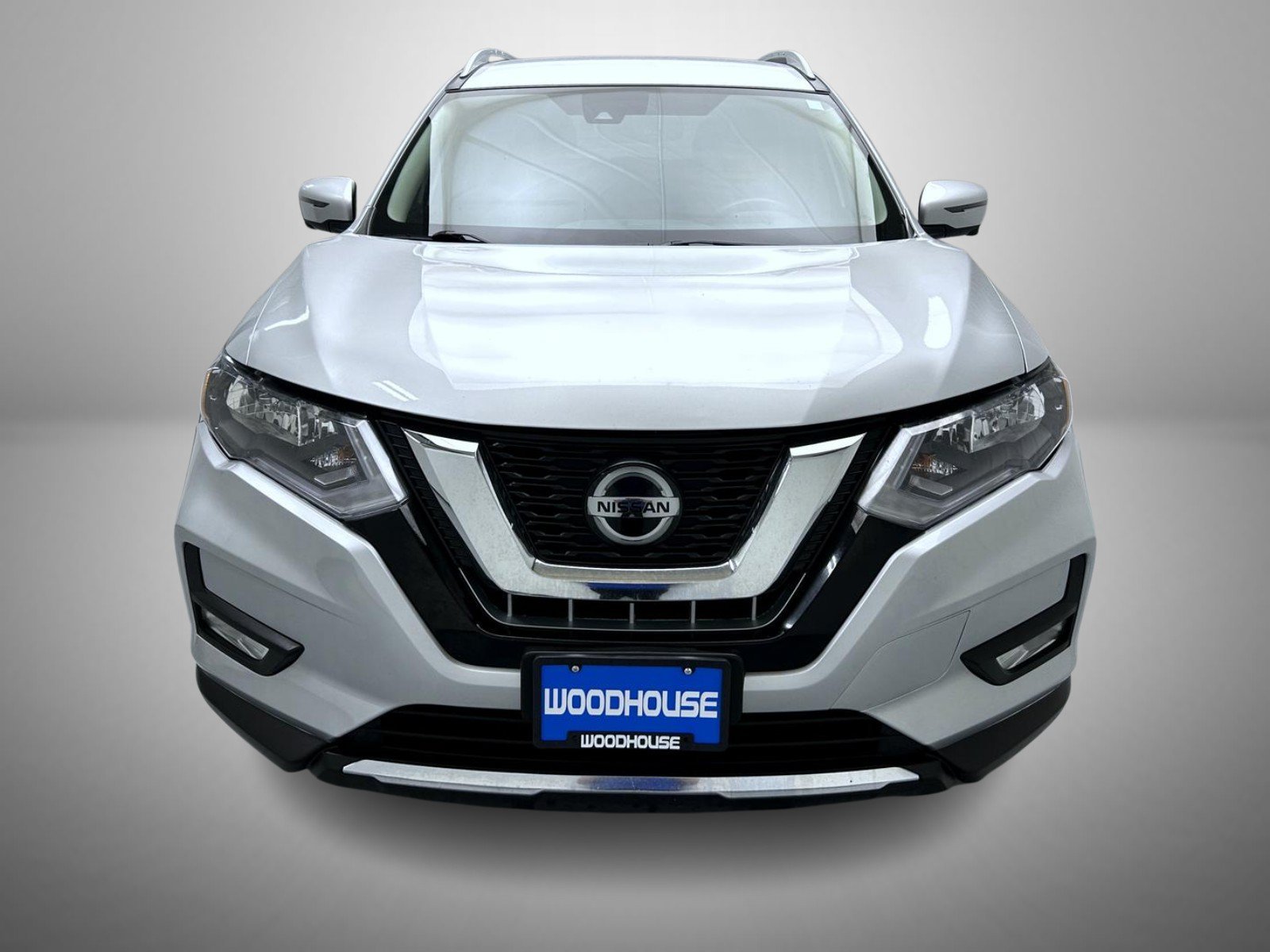 Used 2018 Brilliant Silver Nissan SL image 2