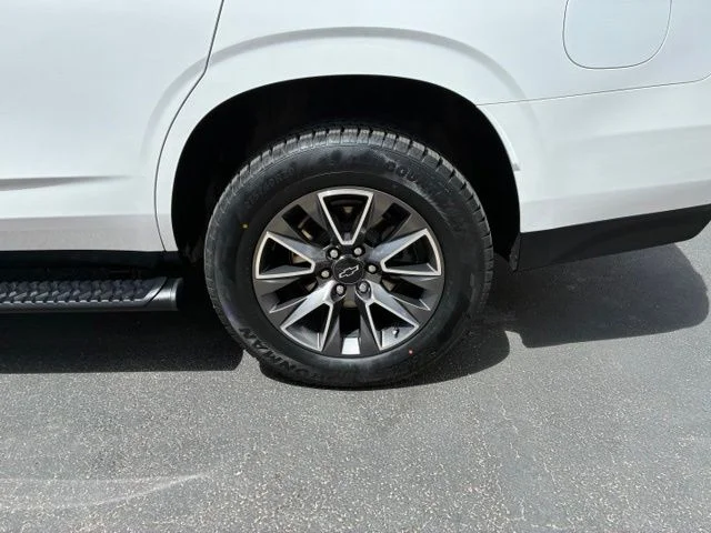 Used 2023 Summit White Chevrolet Z71 image 18