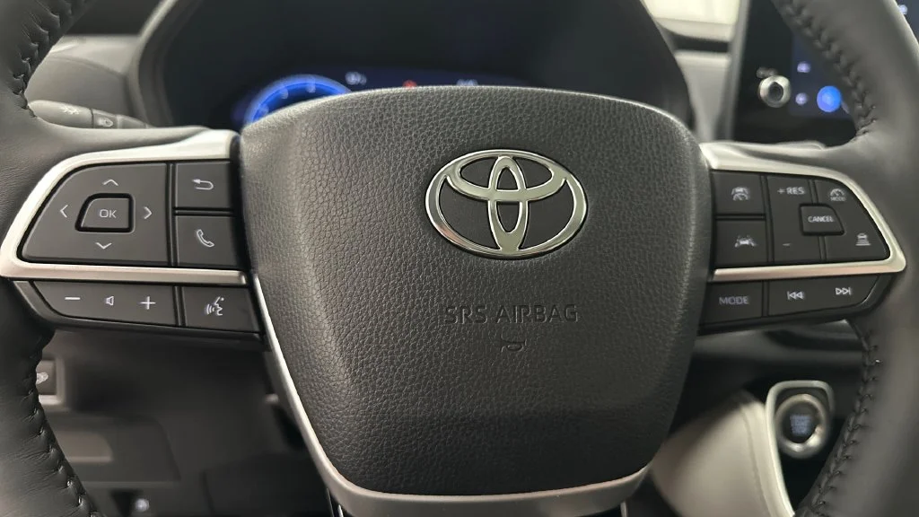 Used 2024 White Toyota Platinum image 16