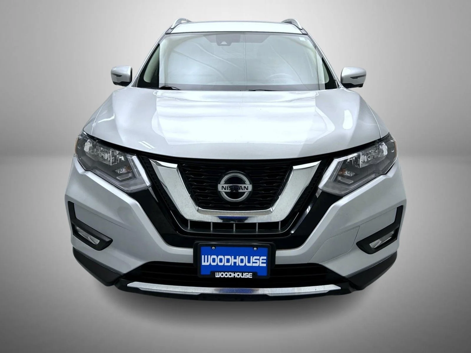 Used 2018 Silver Nissan SL image 2