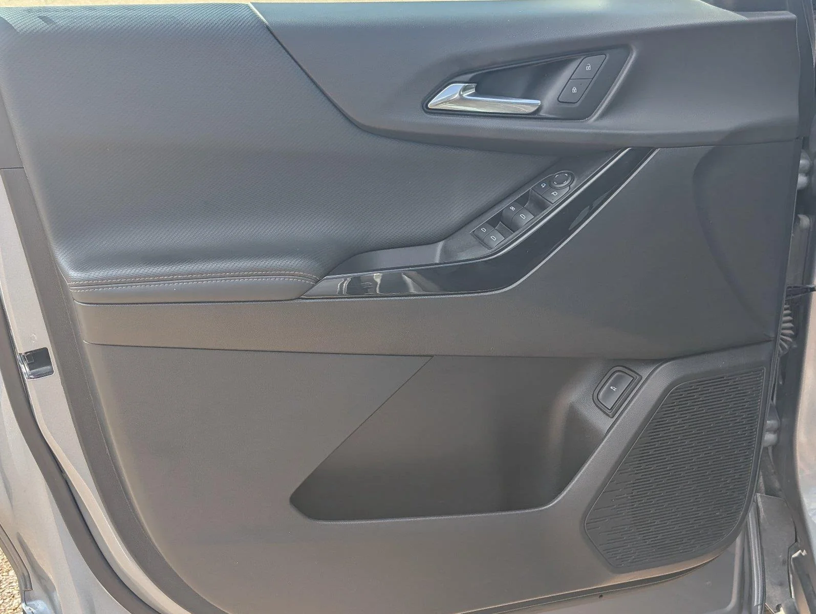 Used 2025 Sterling Gray Metallic Chevrolet LT image 11