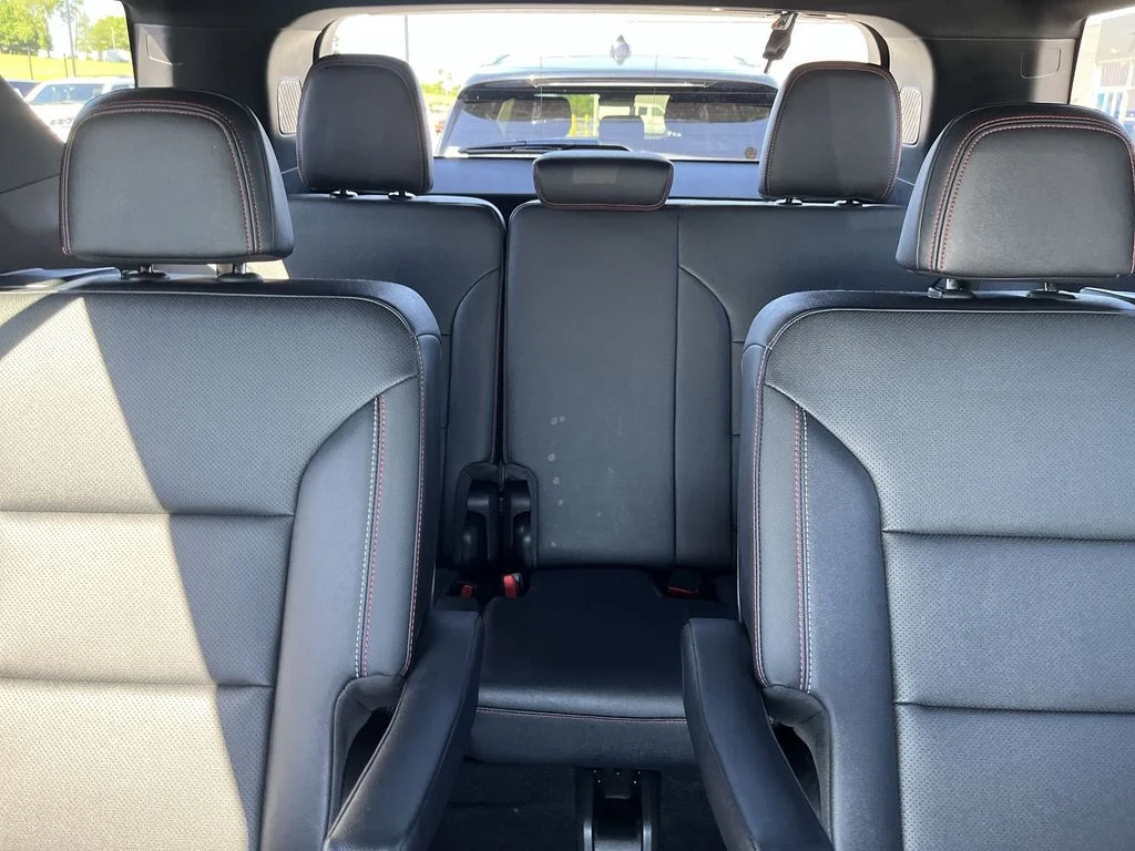 Used 2025 Red Chevrolet Z71 image 24