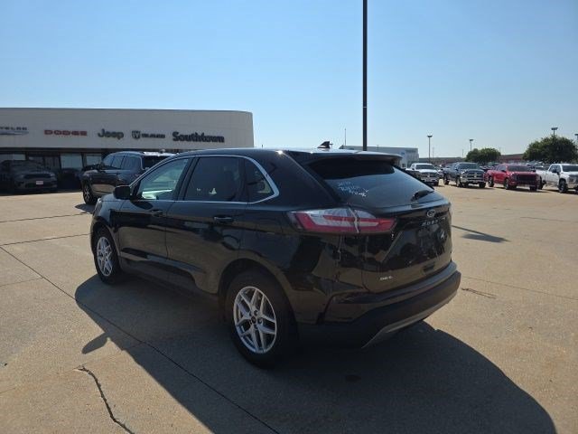 Used 2024 Agate Black Metallic Ford SEL image 5